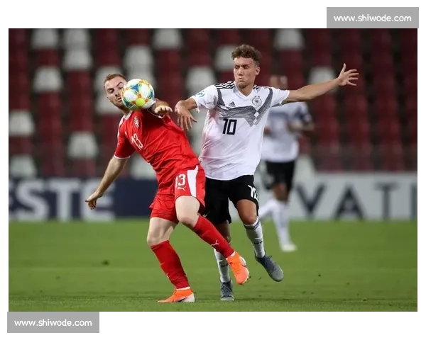 女接待员怒闯德国 U21 大巴！15 个啤酒杯引发跨国风波